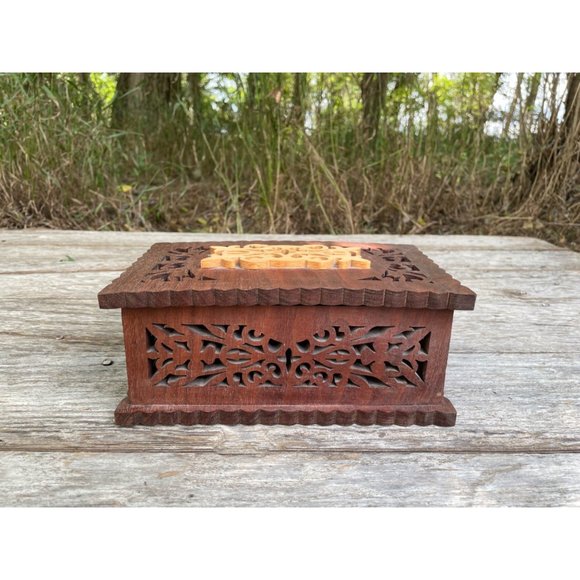 Vintage Cut Out Wood Box Two Toned Wood - Picture 1 of 9